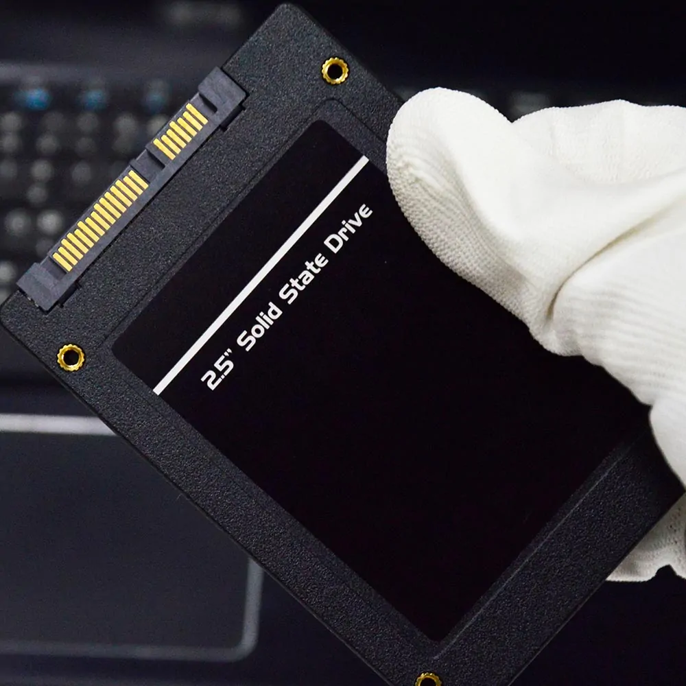 pro4 Image of a 2.5-inch solid state drive (SSD) supported by eWEAT HiFi Music Streamer - eweat.com